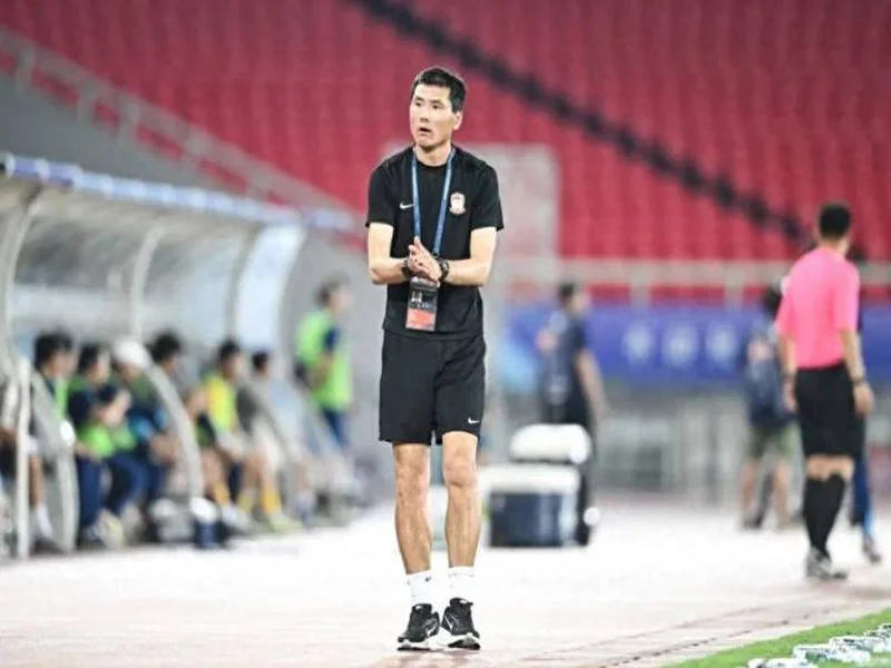 邵佳一探班U22国足重逢老友 9人归来鲁沪新星伤退