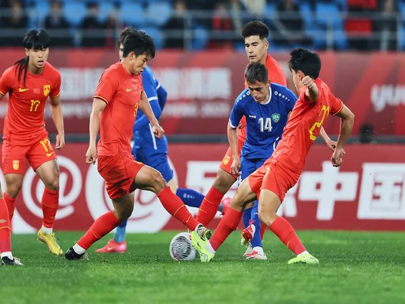 半场-U22国足0射门蒯纪闻险造对方乌龙 U22国足0-0乌兹别克斯坦